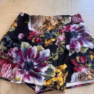 Express Black Floral Women's Skorts